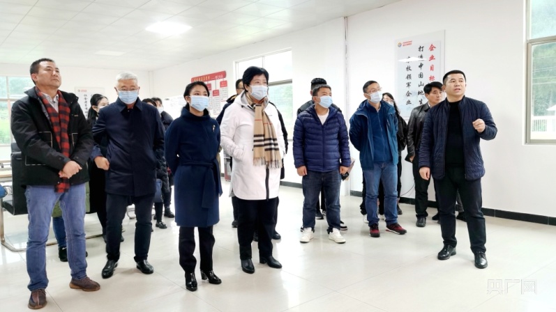 贵州省委办公厅调研修文县农产品销售与深加工工作